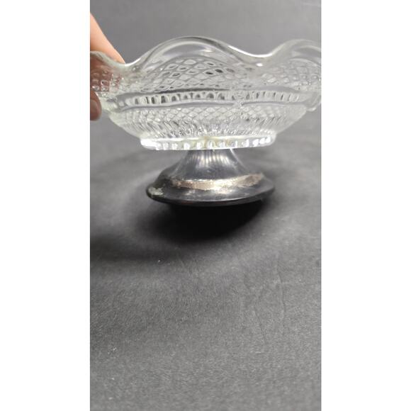 Vintage Glass Pedestal Compote Bowl Silver Plate Base 6.5" Scalloped Candy Dish - Picture 5 of 8